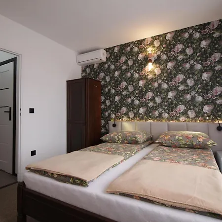 Na Zbójeckiej Hotel 2*